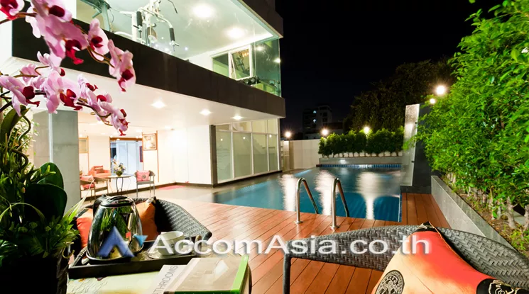  2 Bedrooms  Apartment For Rent in Sukhumvit, Bangkok  near BTS Ekkamai (1418995)