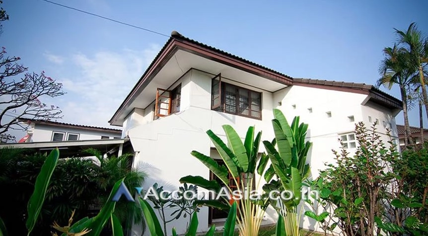  4 br Apartment for rent and sale in Phaholyothin ,Bangkok BTS Saphan-Kwai at Heart of Phaya Thai AA29947
