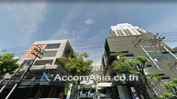  Townhouse For Rent in Sukhumvit, Bangkok  near BTS Ekkamai (AA16443)