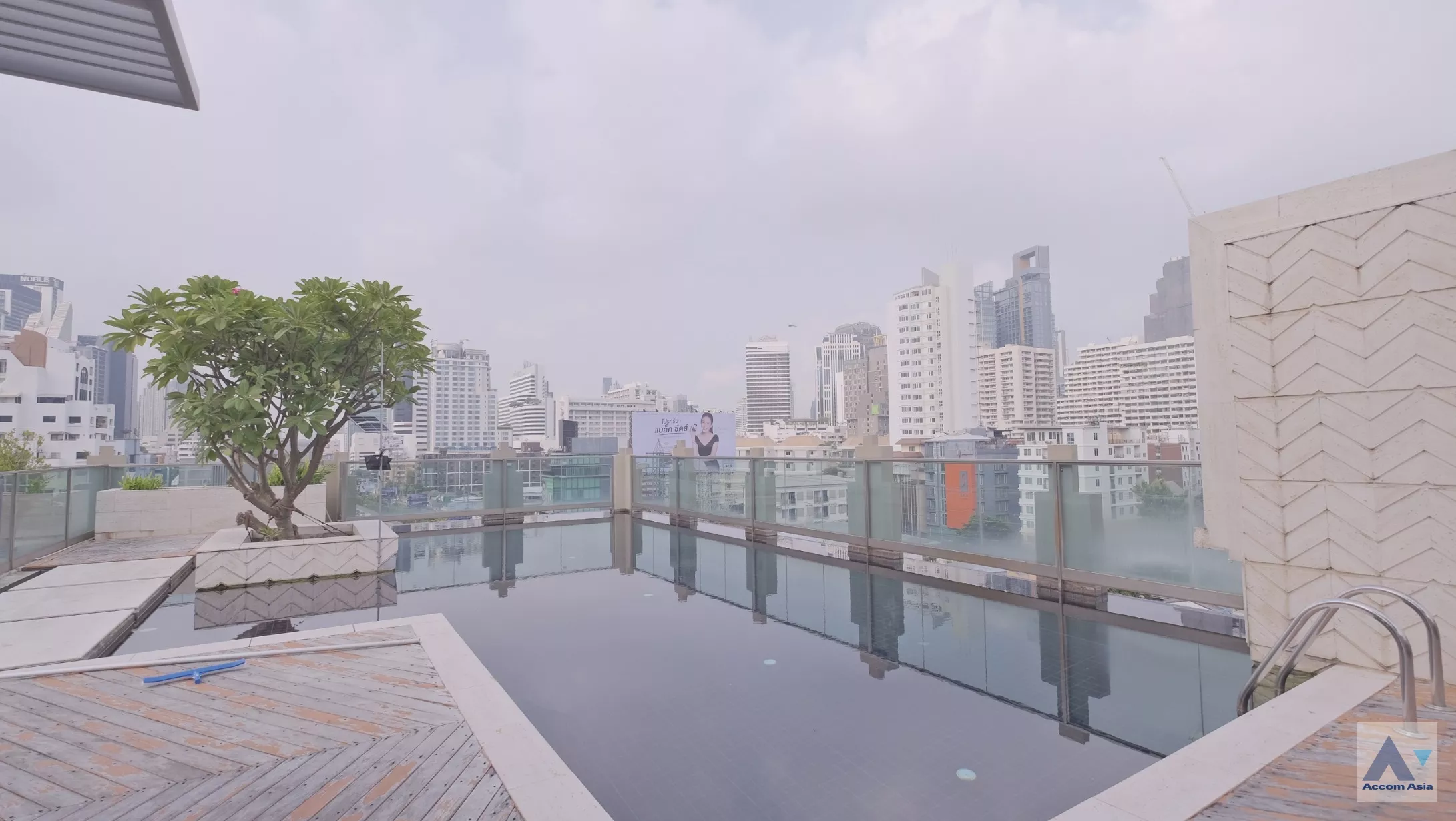  3 br Condominium For Rent in Ploenchit ,Bangkok BTS Ploenchit at The Crest Ruamrudee AA32842