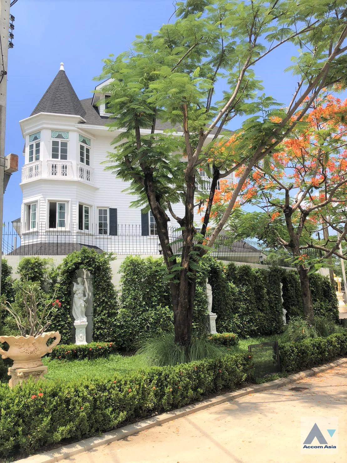  5 br House for rent and sale in Bang Na ,Bangkok  at Fantasia Villa 4 AA31666