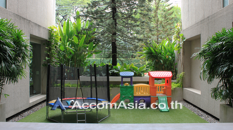  3 br Apartment for rent and sale in Ploenchit ,Bangkok BTS Chitlom at Low Rise And Peaceful AA22810
