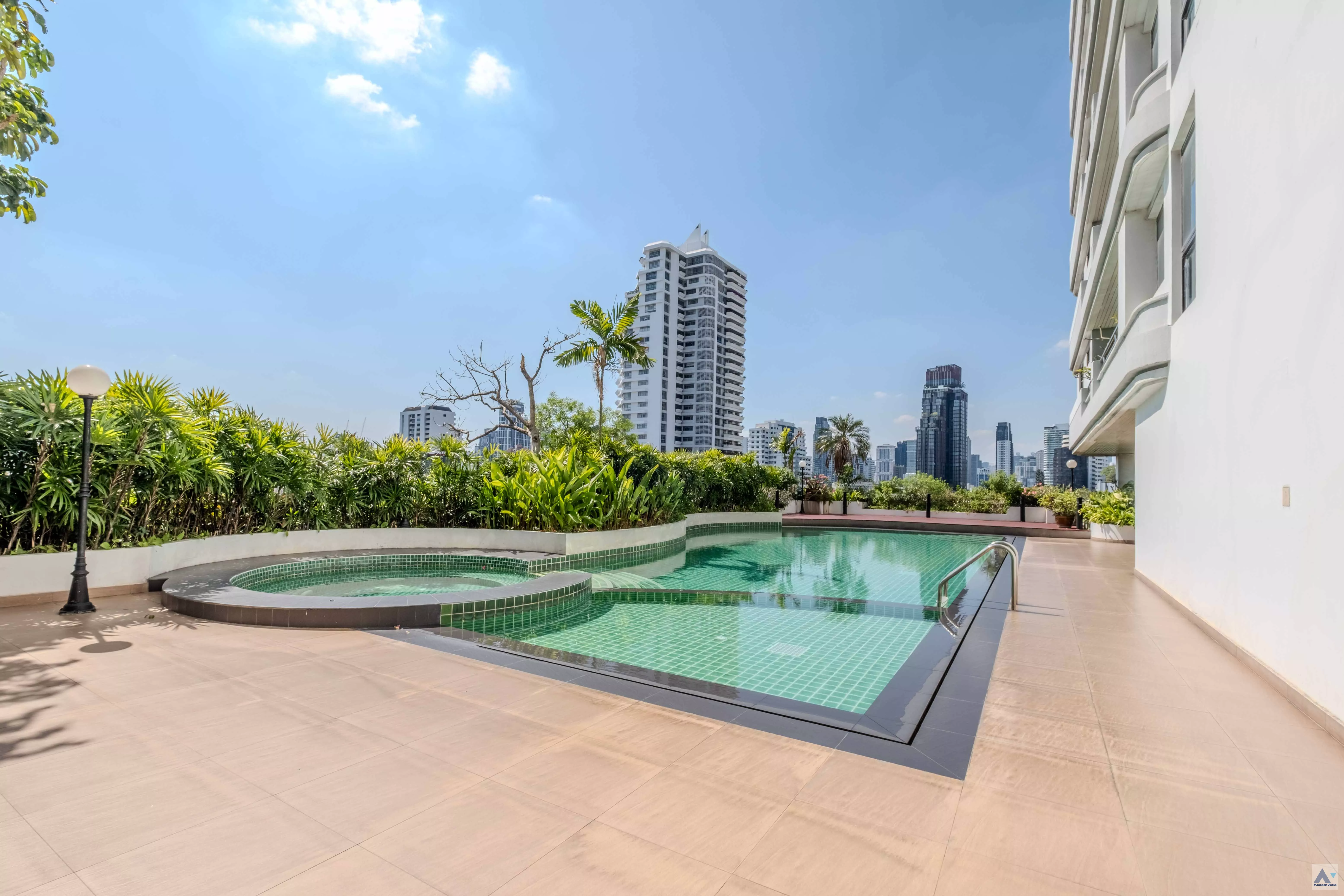  3 br Apartment For Rent in Sukhumvit ,Bangkok BTS Ekkamai at Comfort living and well service AA18543