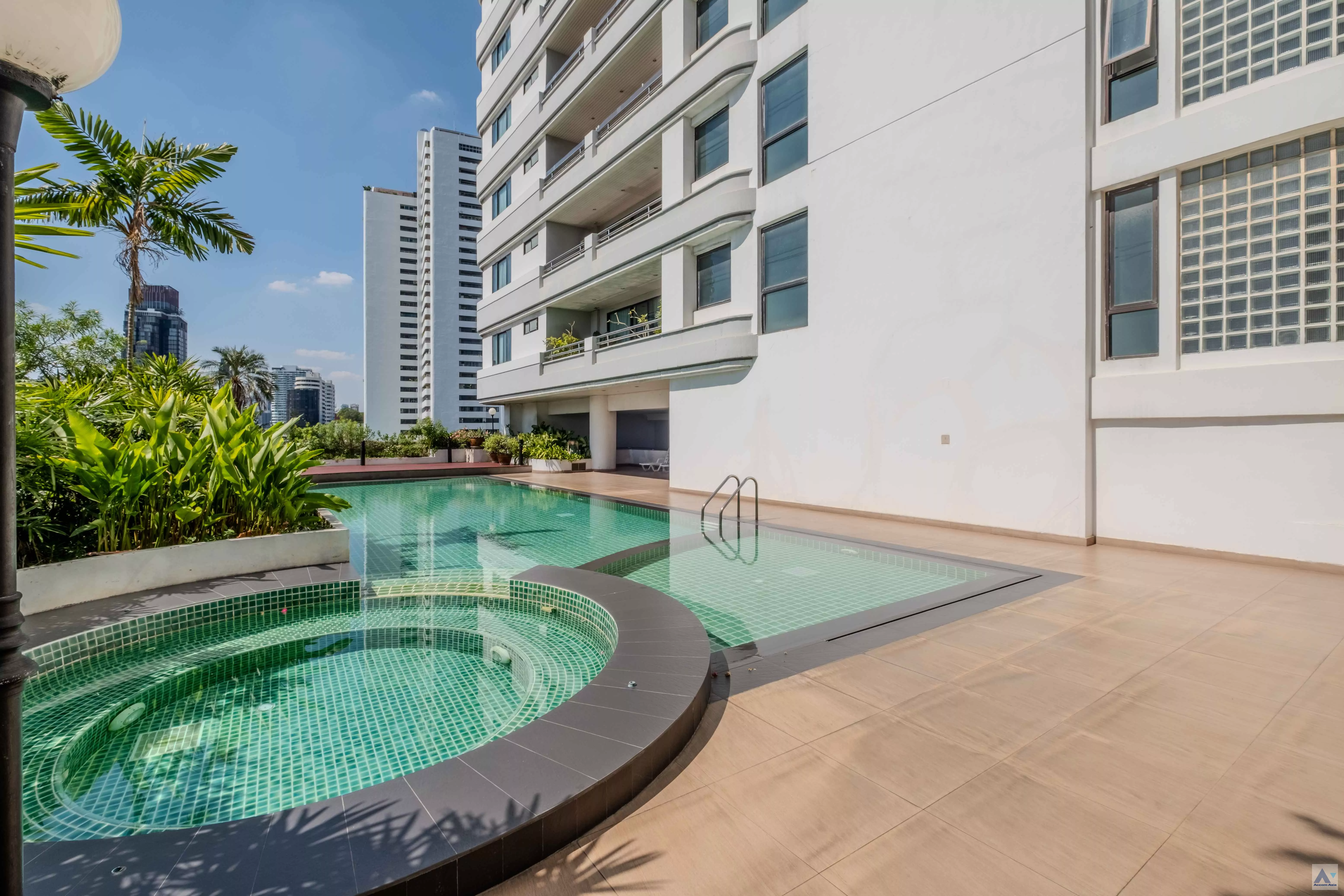  4 br Apartment For Rent in Sukhumvit ,Bangkok BTS Ekkamai at Comfort living and well service AA38682