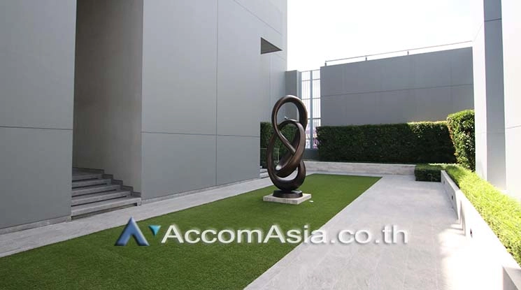 3 br Condominium For Sale in Silom ,Bangkok BTS Surasak at The Diplomat Sathorn AA38281
