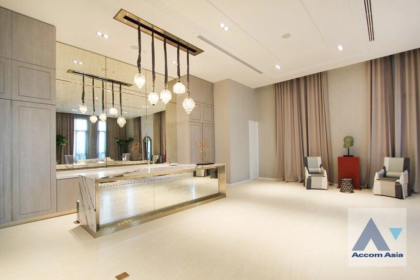  3 br Condominium For Sale in Silom ,Bangkok BTS Surasak at The Diplomat Sathorn AA38281