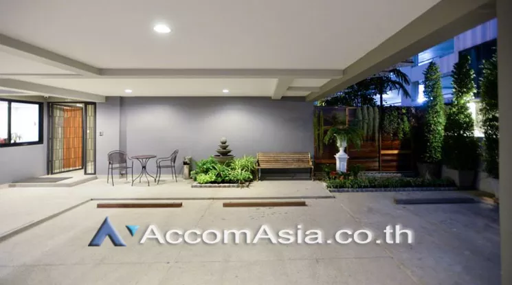  2 Bedrooms  Apartment For Rent in Silom, Bangkok  near BTS Sala Daeng (13001364)