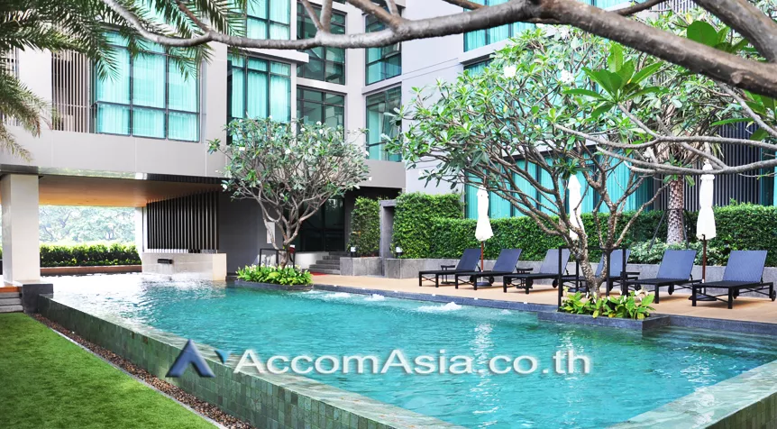  1 Bedroom  Condominium For Rent in Sukhumvit, Bangkok  near BTS Asok (13002215)