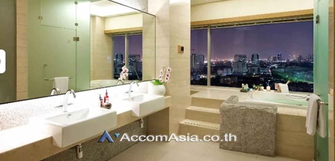  Apartment For Rent in Sukhumvit ,Bangkok BTS Phra khanong at Modern of living 13000670