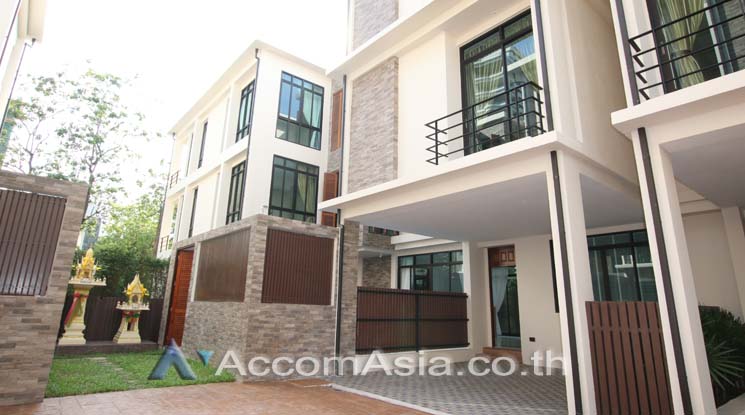  4 br House For Rent in sukhumvit ,Bangkok BTS Phrom Phong at Villas 24 AA13419