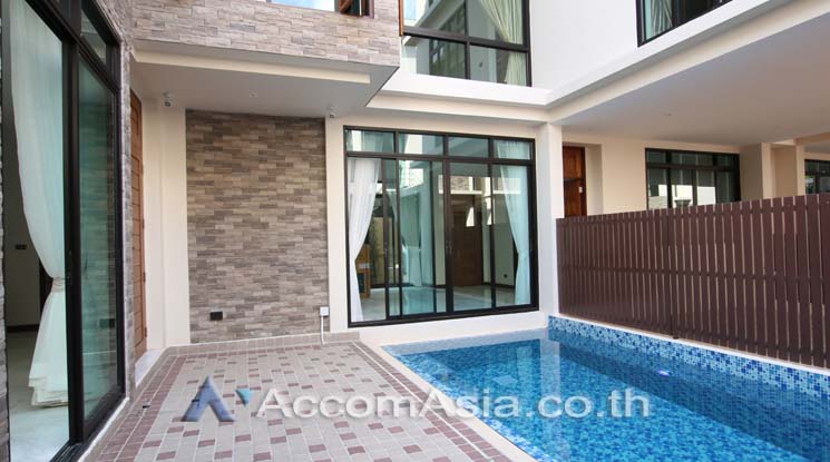  5 br House For Rent in Sukhumvit ,Bangkok BTS Phrom Phong at Emporium Pool Compound AA13422