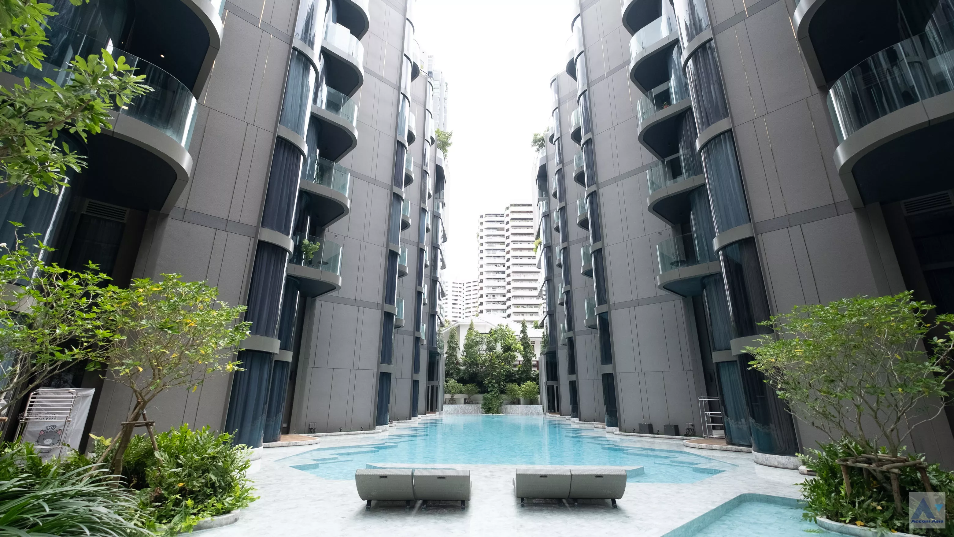 Ground Floor, Double High Ceiling, Duplex Condo |  3 Bedrooms  Condominium For Sale in Sukhumvit, Bangkok  near BTS Phrom Phong (AA34165)