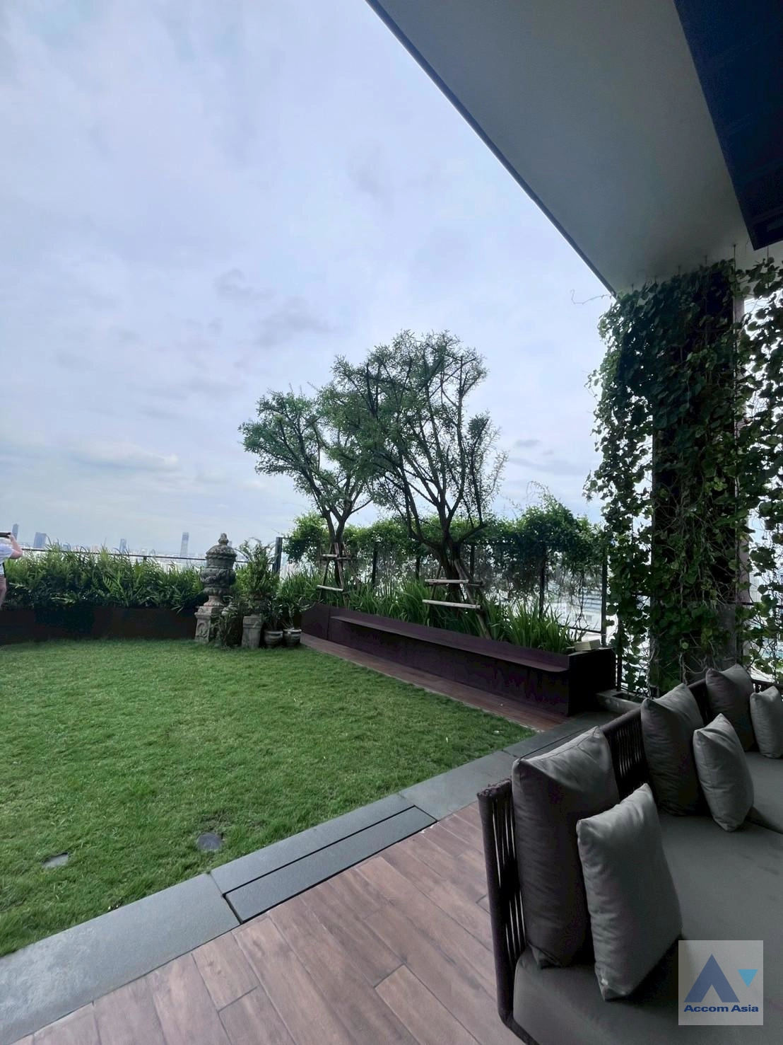  3 br Condominium For Sale in Sukhumvit ,Bangkok MRT Phetchaburi at The Lofts Asoke AA36689