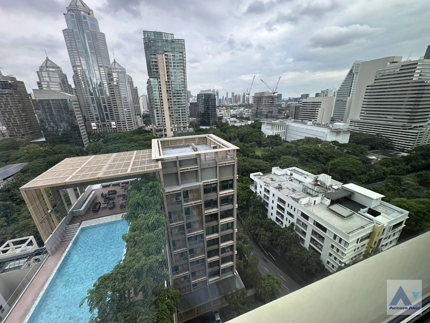  3 br Condominium For Sale in Ploenchit ,Bangkok BTS Chitlom at Sindhorn Residence AA44598