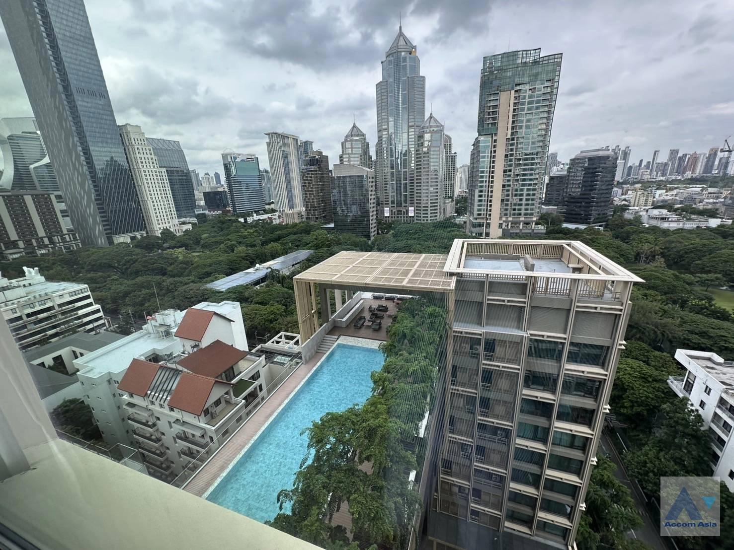  3 br Condominium For Sale in Ploenchit ,Bangkok BTS Chitlom at Sindhorn Residence AA44598