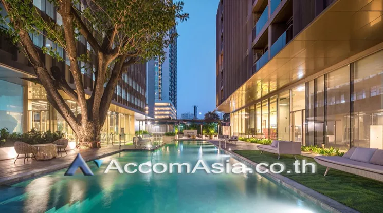  4 Bedrooms  Apartment For Rent in Sukhumvit, Bangkok  near BTS Phrom Phong (AA24302)