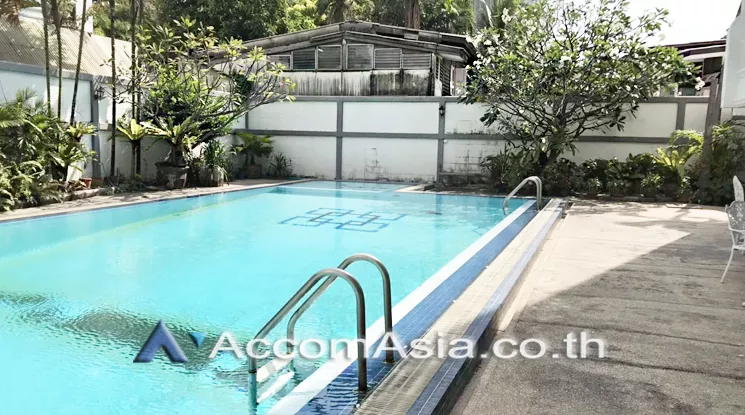  3 br Apartment For Rent in Sukhumvit ,Bangkok BTS Phrom Phong at Living with Private Environment   AA22728