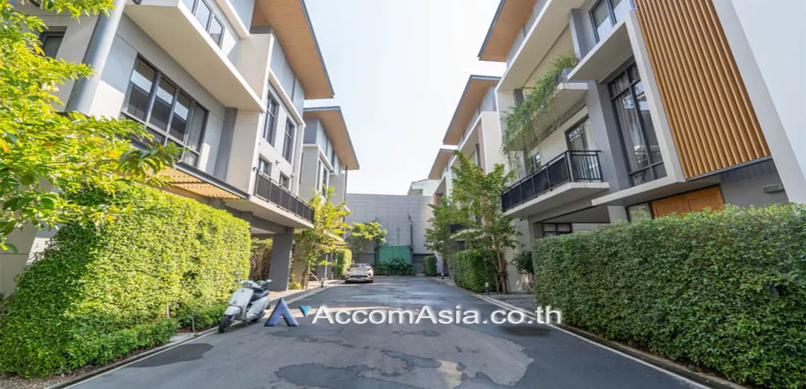  5 br House For Rent in Bangna ,Bangkok BTS Bang Na at House in Compound AA24780