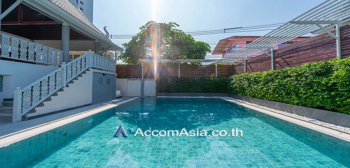  2 Oriental Style House in compoud with pool - House - Sathon - Bangkok / Accomasia
