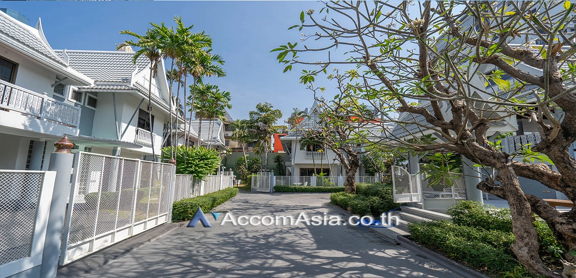 8 Oriental Style House in compoud with pool - House - Sathon - Bangkok / Accomasia