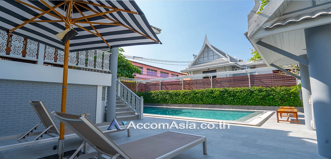  3 br House For Rent in Sathorn ,Bangkok BTS Chong Nonsi - BTS Saint Louis at Oriental Style House in compoud with pool AA27170