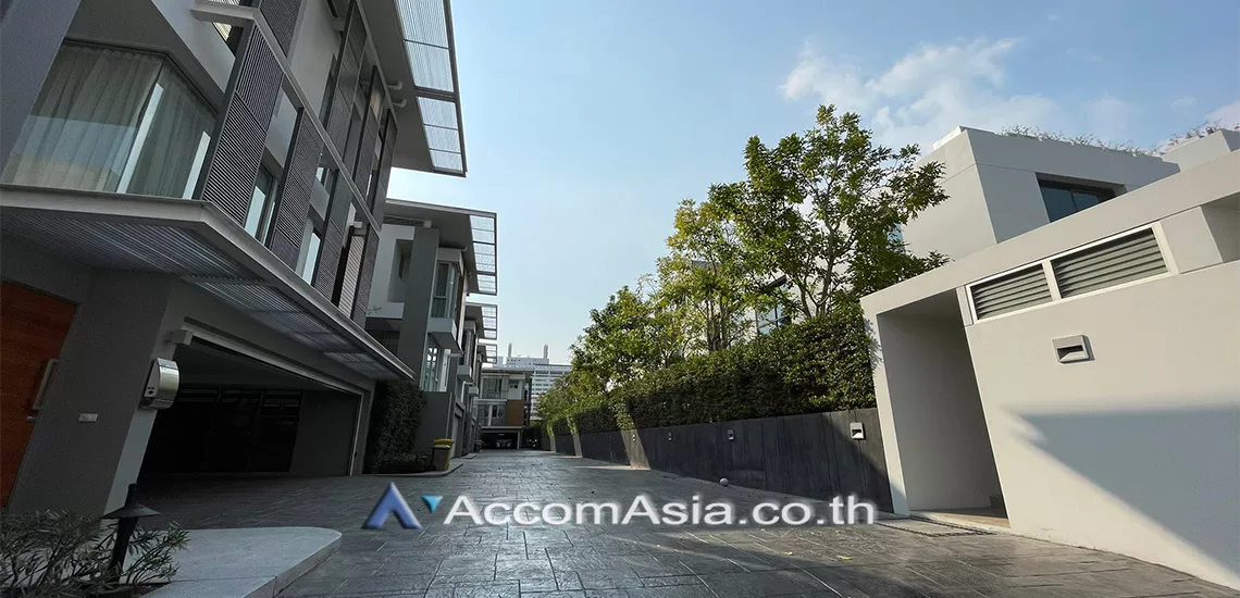  2 br House For Rent in Ratchadapisek ,Bangkok MRT Phetchaburi at Modern Executive Houses Compound AA31002