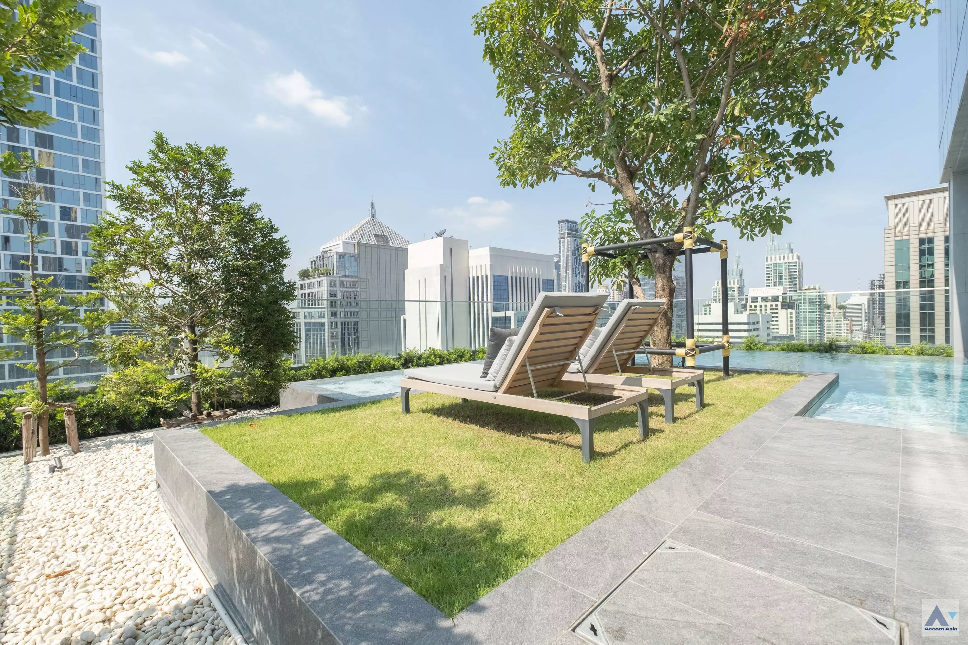  2 br Condominium For Sale in Ploenchit ,Bangkok BTS Ploenchit at Tonson One Residence AA38630