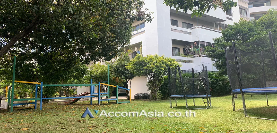  3 br House For Rent in Phaholyothin ,Bangkok BTS Saphan-Kwai at House in Compound AA31934