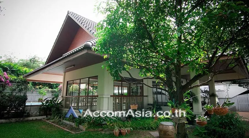 4 br House For Rent in Phaholyothin ,Bangkok BTS Saphan-Kwai at House in Compound AA33788