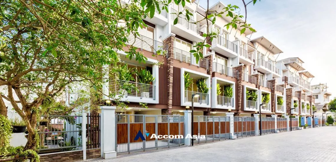  3 br Townhouse For Sale in Sathorn ,Bangkok BRT Thanon Chan at Luxury Townhome Sathu Pradit 12 AA40295
