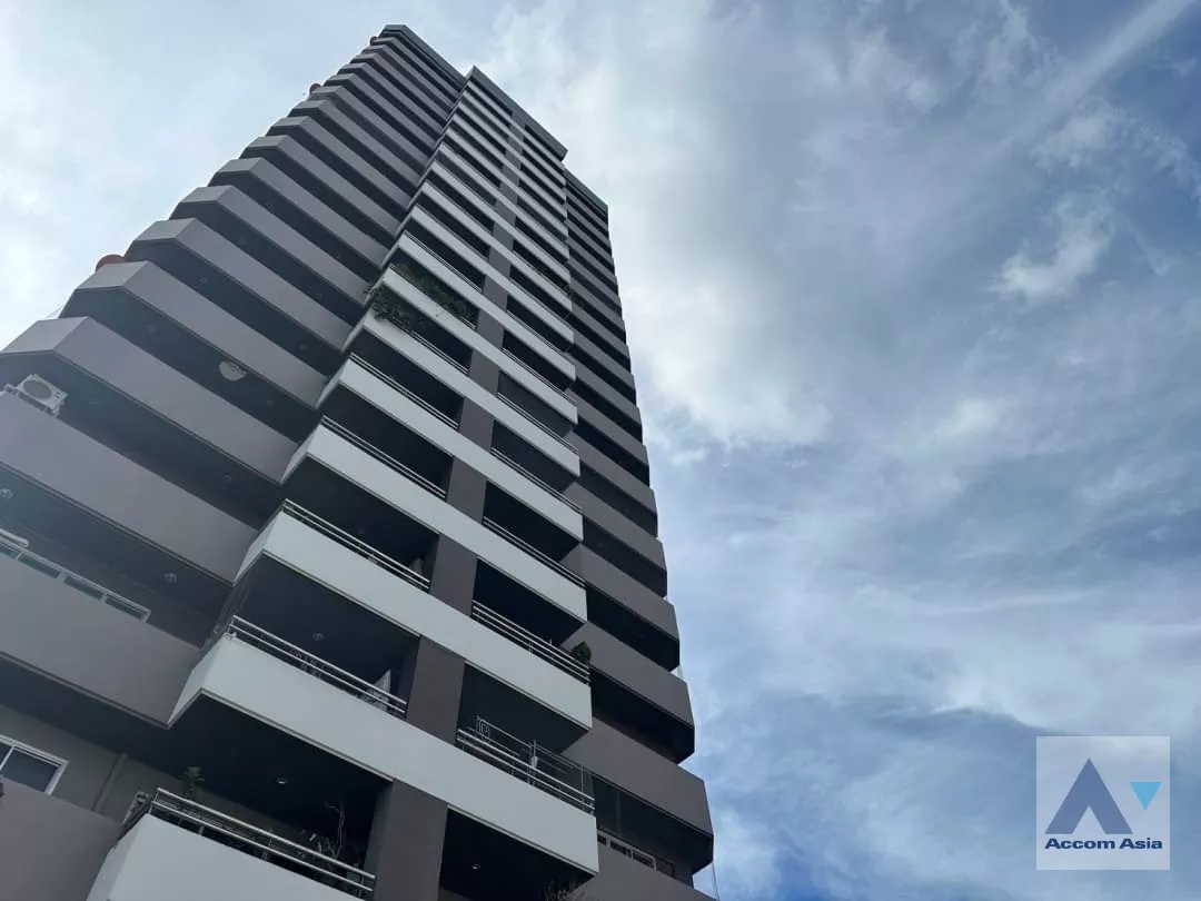  4 br Condominium For Sale in Ploenchit ,Bangkok BTS Ratchathewi at Baan Kasemsan 1 AA37920