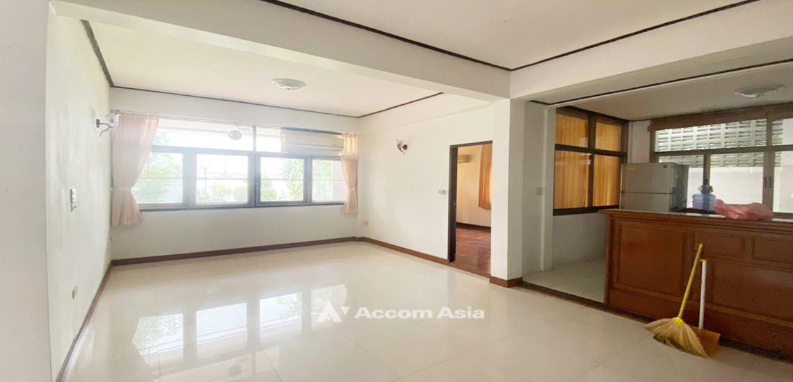 8  3 br House For Sale in Sukhumvit ,Bangkok BTS Thong Lo 910003