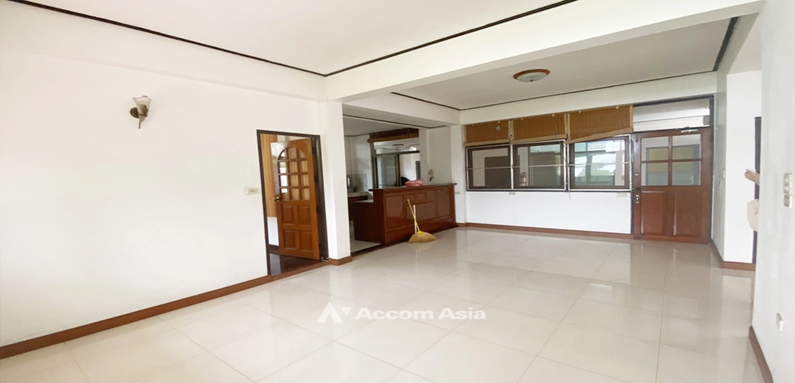 9  3 br House For Sale in Sukhumvit ,Bangkok BTS Thong Lo 910003