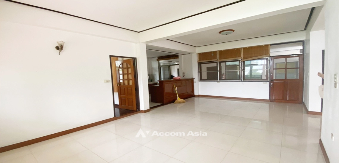 9  3 br House for rent and sale in sukhumvit ,Bangkok BTS Thong Lo 910003