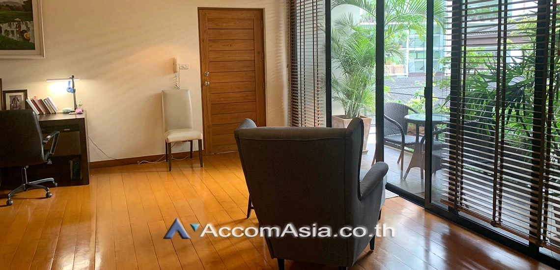 7  3 br Apartment For Rent in Phaholyothin ,Bangkok BTS Ari at Low-rise Apartment 750m. walk to BTS 110015