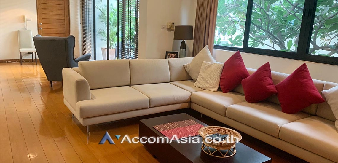  2  3 br Apartment For Rent in Phaholyothin ,Bangkok BTS Ari at Low-rise Apartment 750m. walk to BTS 110015