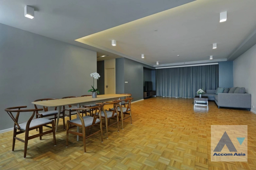  1  3 br Apartment For Rent in Sukhumvit ,Bangkok BTS Phrom Phong at High-Rise Serviced Apartment Near The Em District 1006901