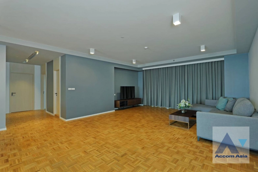 Pet friendly |  High-Rise Serviced Apartment Near The Em District Apartment  3 Bedroom for Rent BTS Phrom Phong in Sukhumvit Bangkok