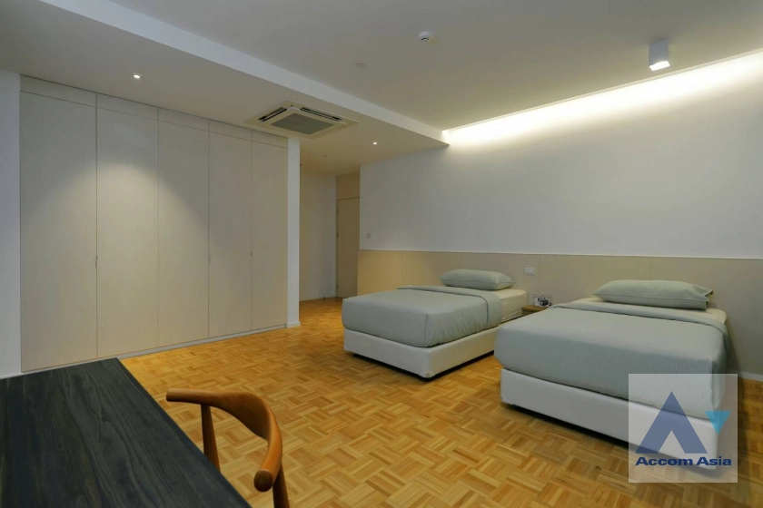 8  3 br Apartment For Rent in Sukhumvit ,Bangkok BTS Phrom Phong at High-Rise Serviced Apartment Near The Em District 1006901