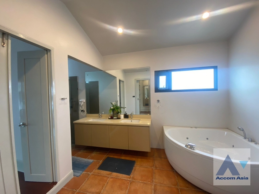 21  5 br House for rent and sale in Sukhumvit ,Bangkok BTS Thong Lo 610024