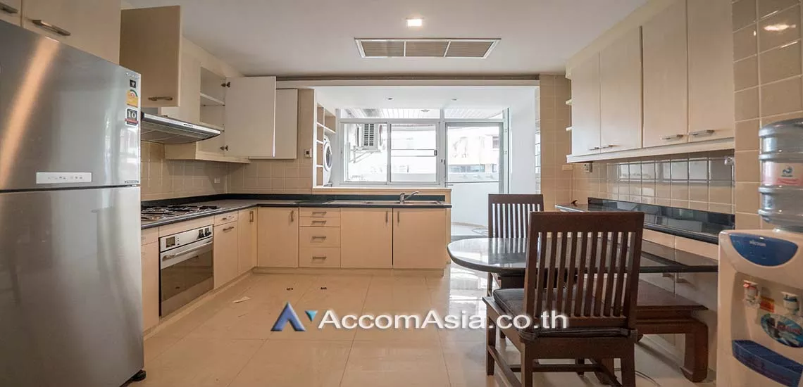 Big Balcony, Pet friendly |  4 Bedrooms  Apartment For Rent in Sukhumvit, Bangkok  near BTS Phrom Phong (110035)