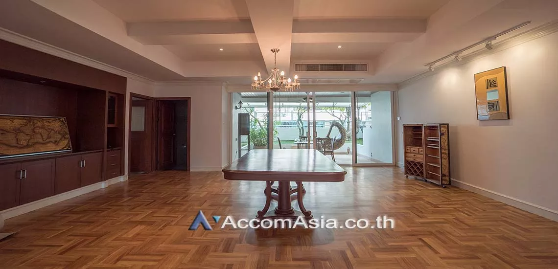 Big Balcony, Pet friendly |  4 Bedrooms  Apartment For Rent in Sukhumvit, Bangkok  near BTS Phrom Phong (110035)