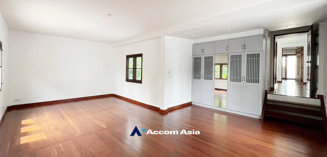 20  5 br House for rent and sale in Sukhumvit ,Bangkok BTS Ekkamai 610073