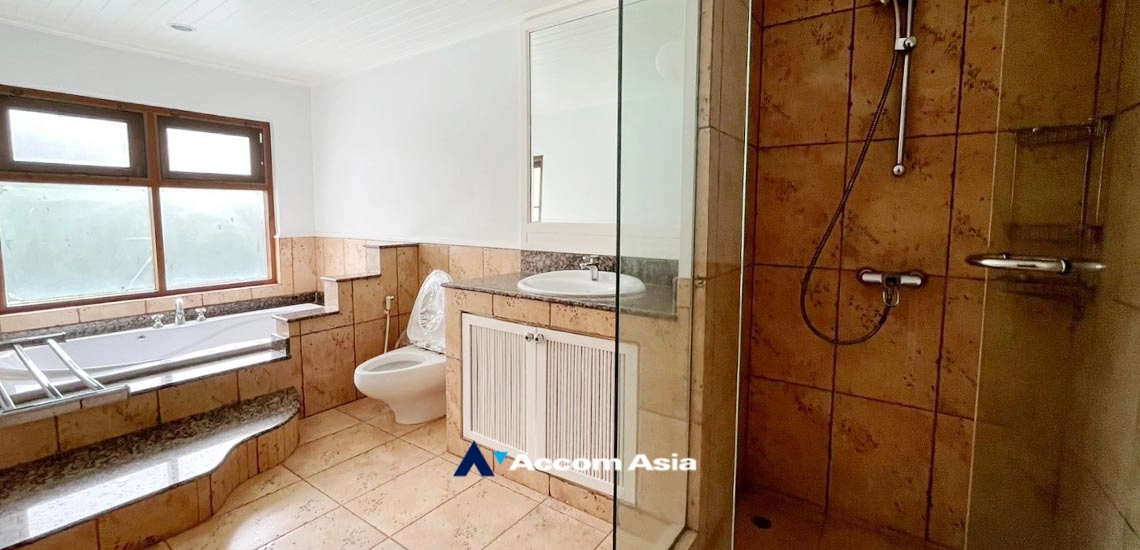 32  5 br House for rent and sale in Sukhumvit ,Bangkok BTS Ekkamai 610073