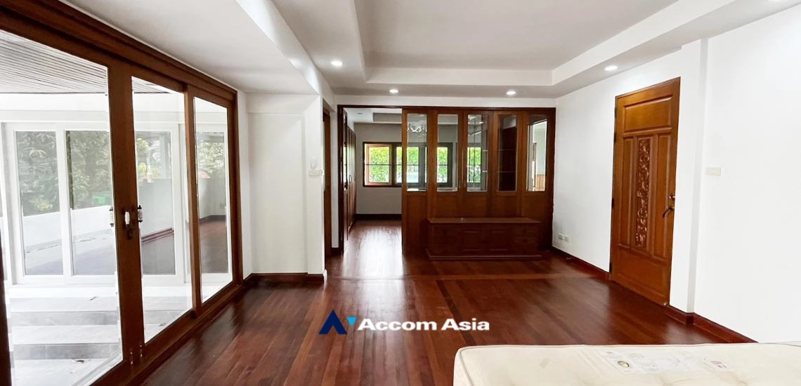 24  5 br House for rent and sale in Sukhumvit ,Bangkok BTS Ekkamai 610073