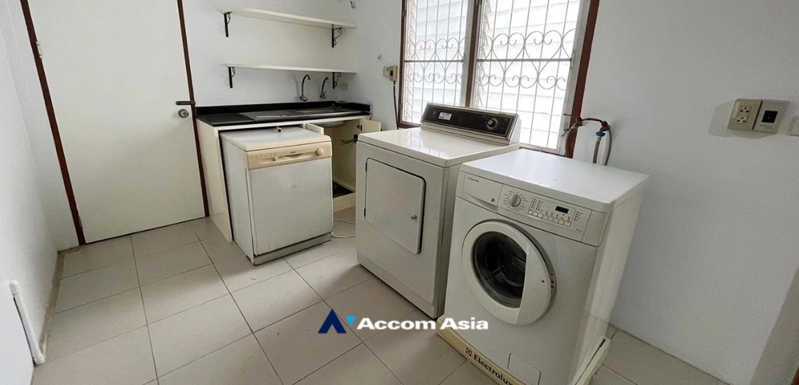 33  5 br House for rent and sale in Sukhumvit ,Bangkok BTS Ekkamai 610073