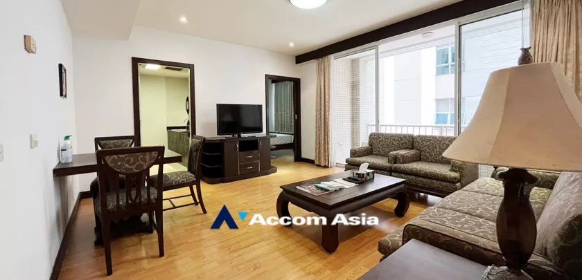  2 Bedrooms  Condominium For Rent in Ploenchit, Bangkok  near BTS Chitlom (2000204)