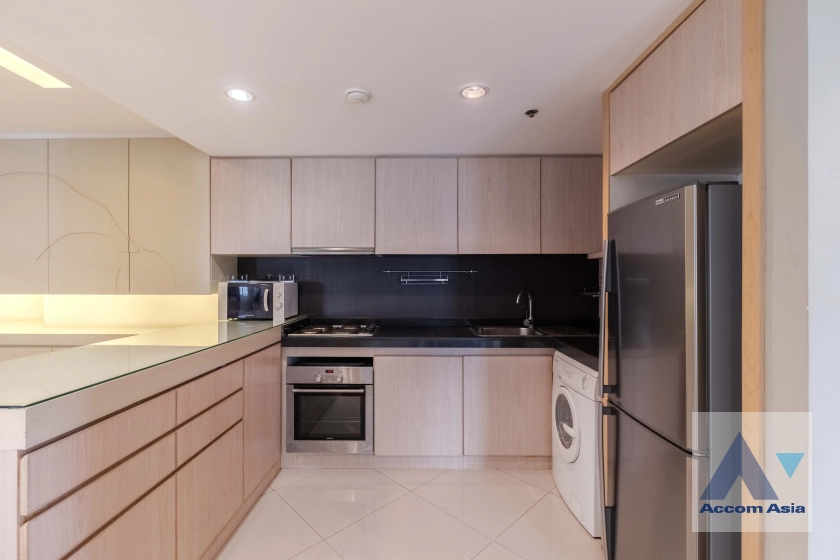 unit 3 Bedrooms  Condominium For Sale in Ploenchit, Bangkok  near BTS Ploenchit (210103)