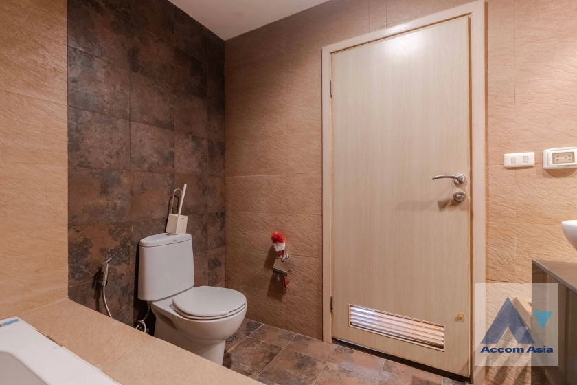 18  3 br Condominium For Sale in Ploenchit ,Bangkok BTS Ploenchit at Witthayu Complex 210103