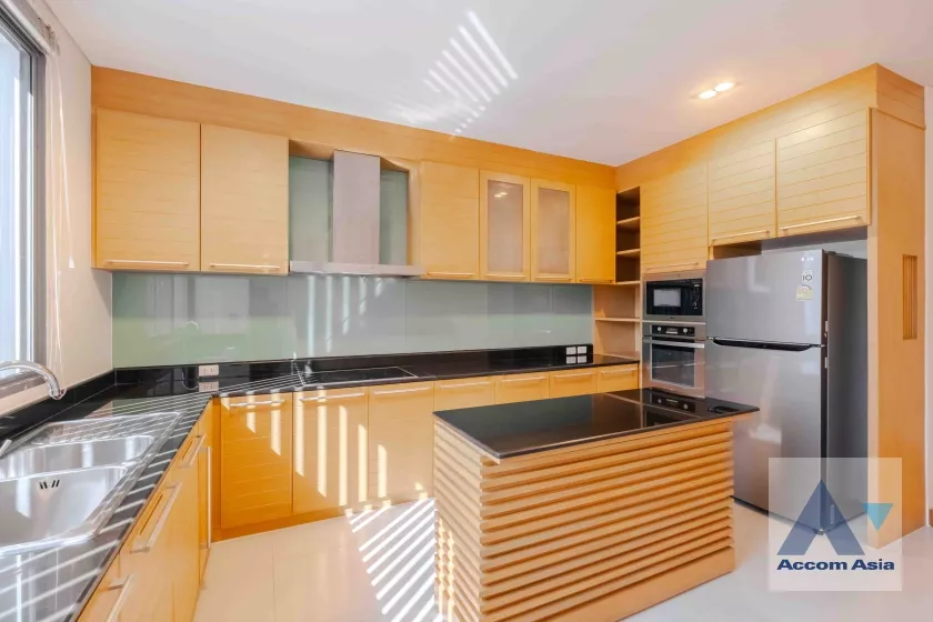  3 Bedrooms  Condominium For Rent in Sukhumvit, Bangkok  near BTS Asok - MRT Sukhumvit (210135)
